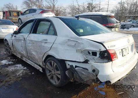 2014 Mercedes-Benz E 350 4Matic z USA, uszkodzony, nr VIN WDDHF8JB4EA940681